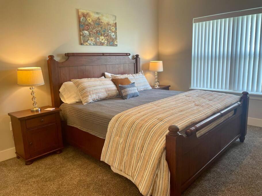 Main Floor 2 Bedroom Condo In Bettendorf Exterior photo