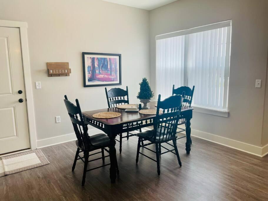 Main Floor 2 Bedroom Condo In Bettendorf Exterior photo